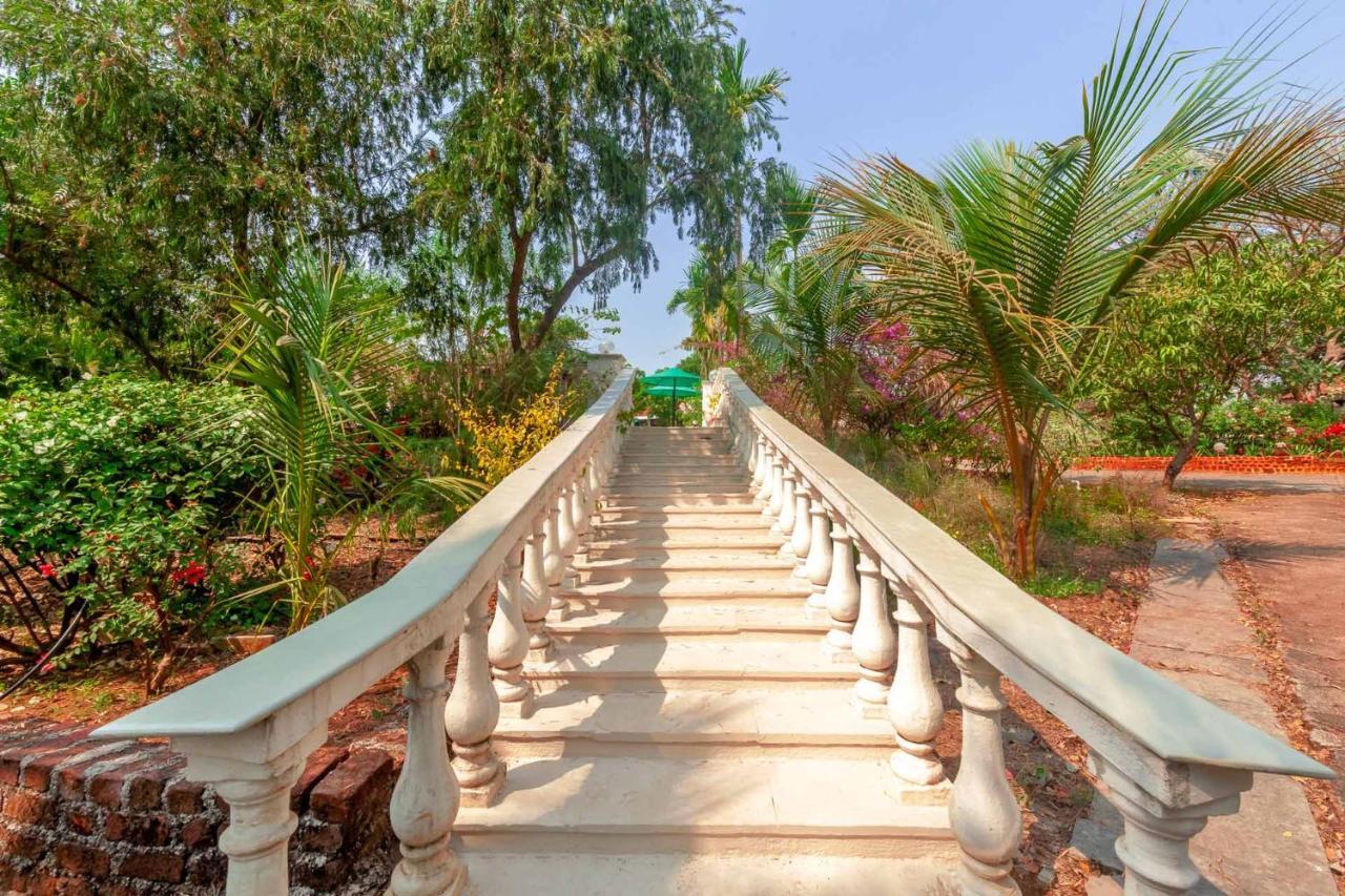 Stayvista'S Casa Palmera - Pet-Friendly Villa With Pool, Garden With Gazebo, And Indoor & Outdoor Games 阿里巴格 外观 照片